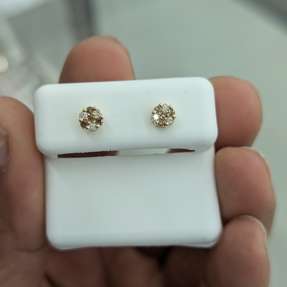 Real Diamond 10kt Yellow Gold Flower stud earring